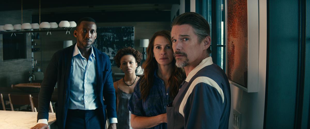 Mahershala Ali as G.H., Myha’la as Ruth, Julia Roberts as Amanda and Ethan Hawke as Clay in “Leave the World Behind,” written and directed by Sam Esmail. Cr: Netflix