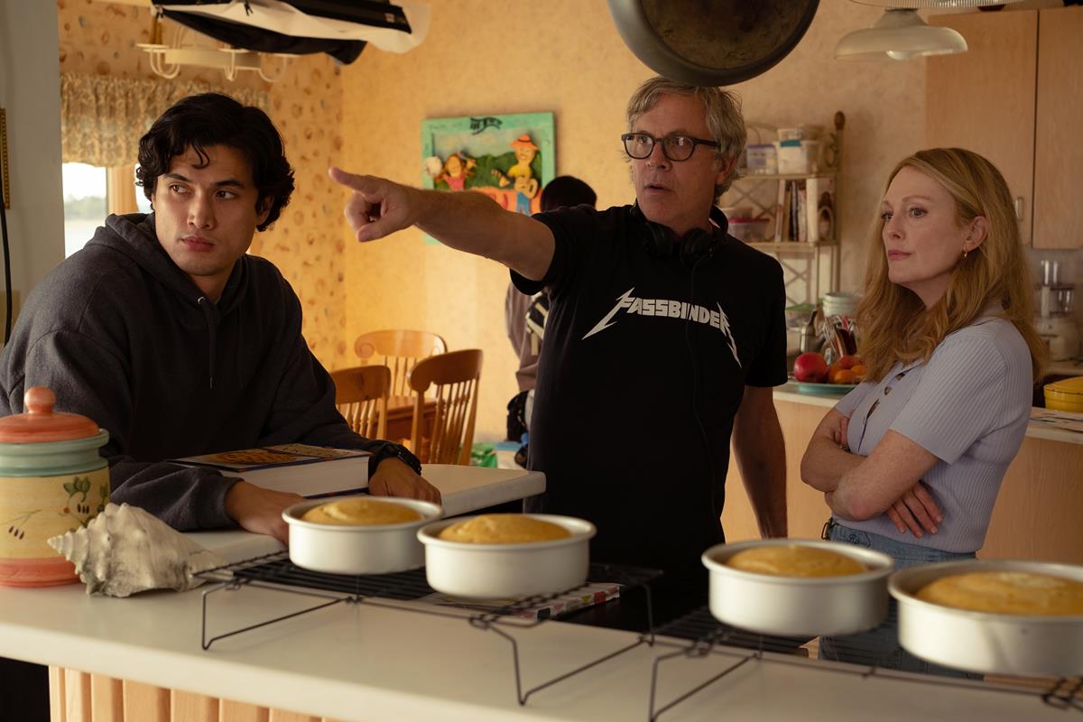 Charles Melton, director Todd Haynes and Julianne Moore on the set of “May December.” Cr: François Duhamel/Netflix