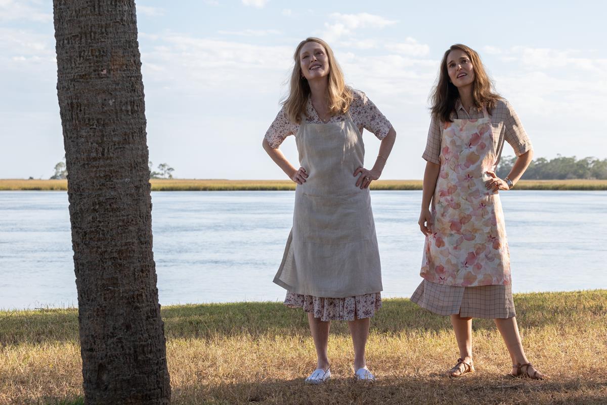 Julianne Moore as Gracie Atherton-Yoo and Natalie Portman as Elizabeth Berry in “May December,” directed by Todd Haynes. Cr: Francois Duhamel/Netflix