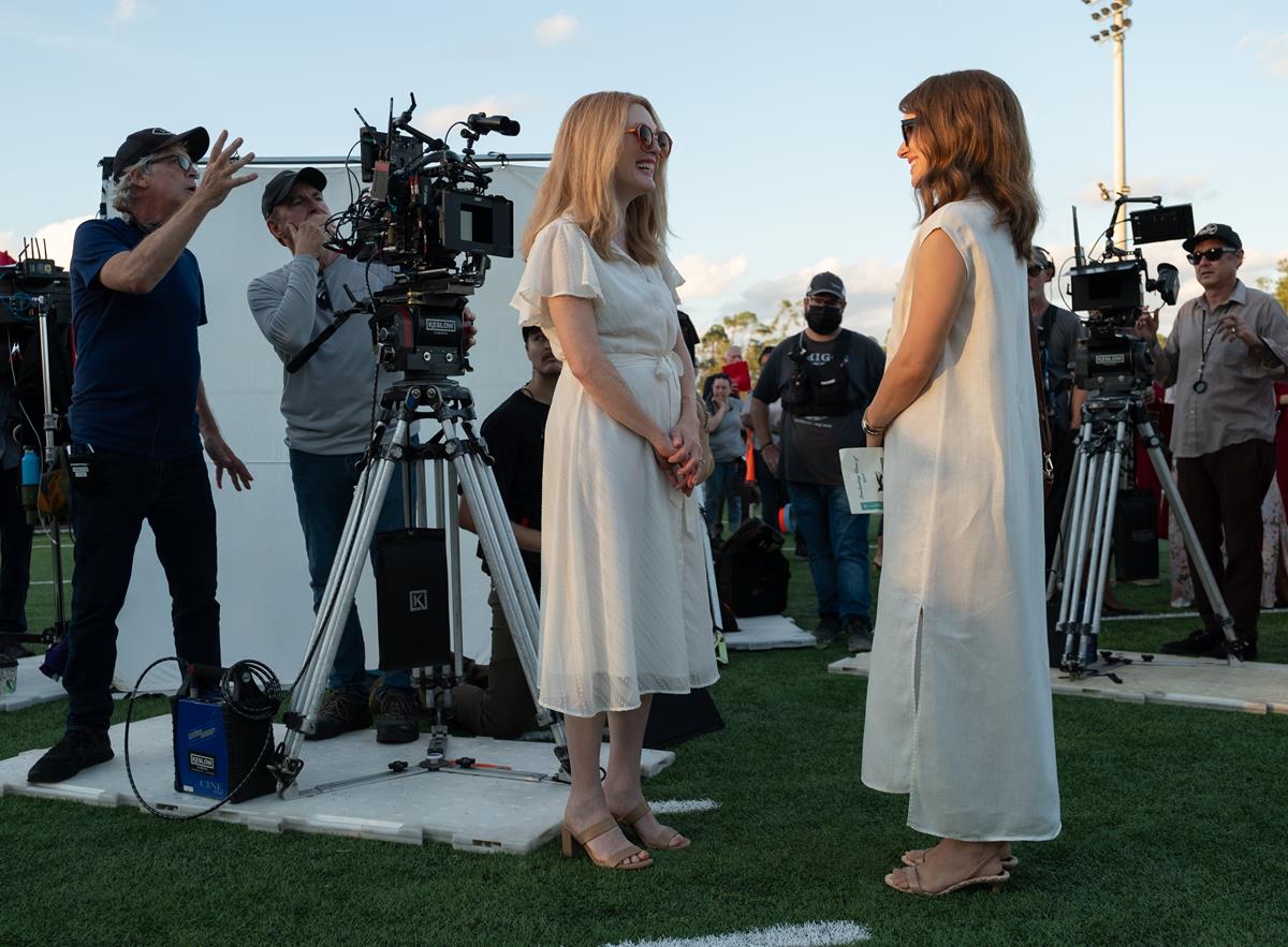 Director Todd Haynes, Julianne Moore and Natalie Portman on the set of “May December.” Cr: François Duhamel/Netflix