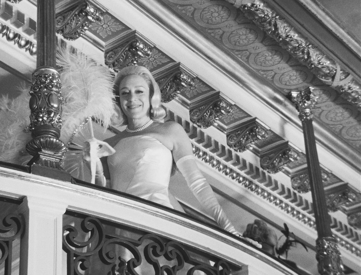 Chloe Sevigny as C.Z. Guest at the Black and White Ball in “Masquarade 1966,” Episode 3 of “FEUD: Capote vs. The Swans.” Cr: FX