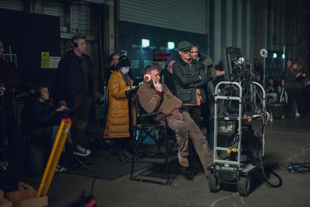 Guy Ritchie behind the scenes of “The Gentlemen.” Cr: Kevin Baker/Netflix